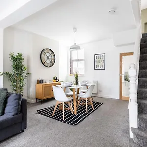  Holiday home Levi By Koya Homes - 3-bedroom Home, Downtown Cardiff, Free Parking