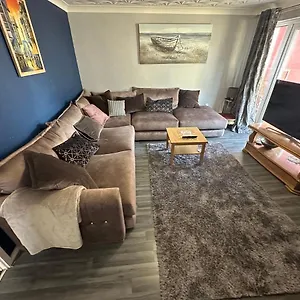  Holiday home Charming House Welcome